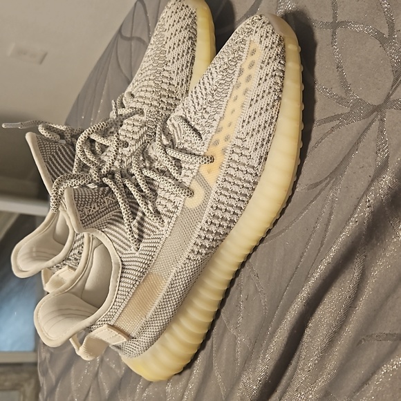 YEEZY MEN SHOES - Picture 2 of 6